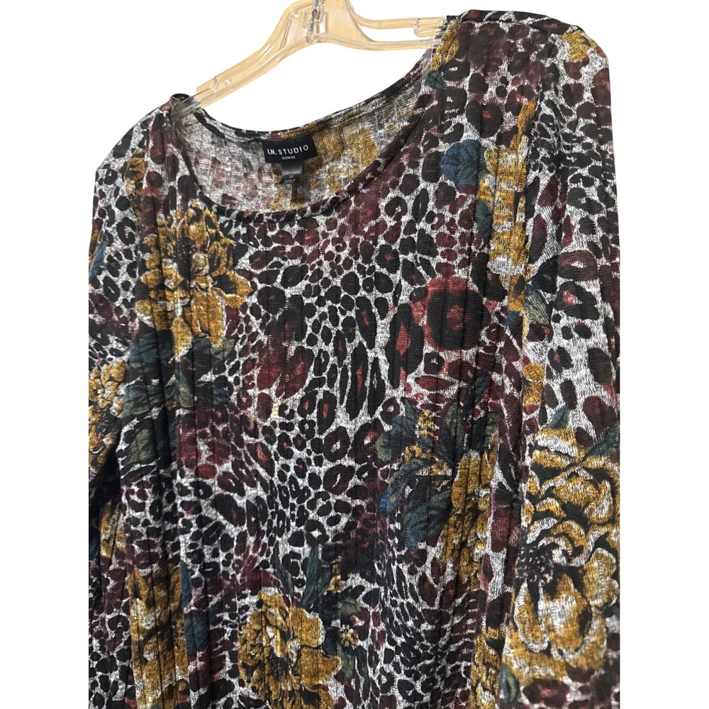 I.N. Studio Woman Leopard Floral Ribbed Long Sleeve Twisted Hem Top 2X